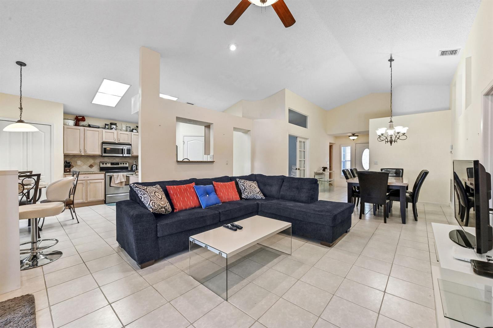 2241 Soundings Court, FL 33413 photo 4