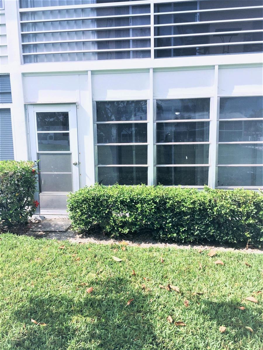 215 Windsor J, West Palm Beach FL 33417 photo 2