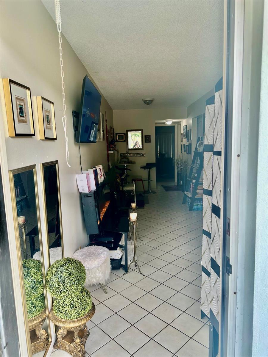 215 Windsor J, West Palm Beach FL 33417 photo 4