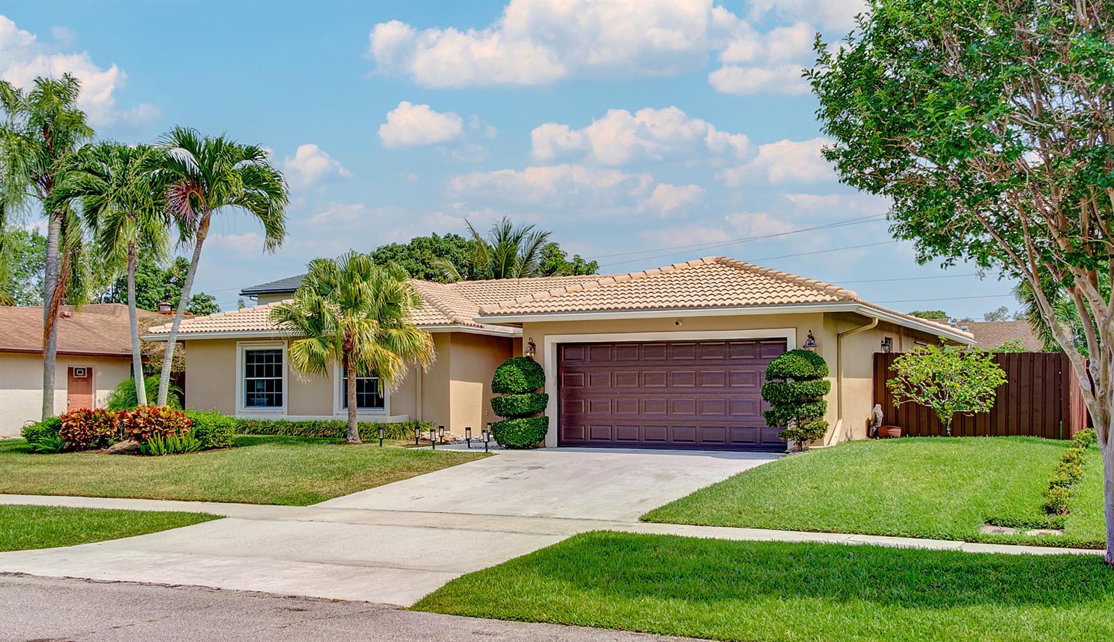 4886 Acorn Drive, Boca Raton FL 33487 photo 2