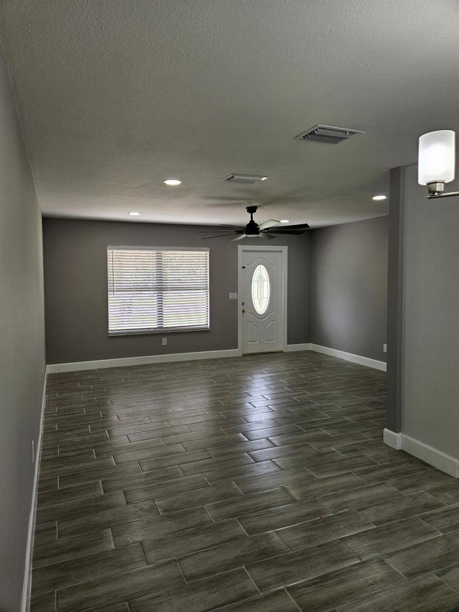 674 SW 25th St Street SW, Vero Beach FL 32962 photo 2