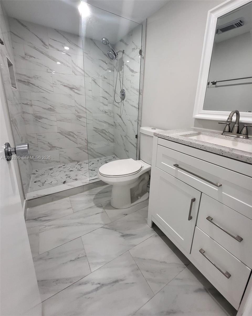 903 Cypress Ter # 205, Pompano Beach FL 33069 photo 4
