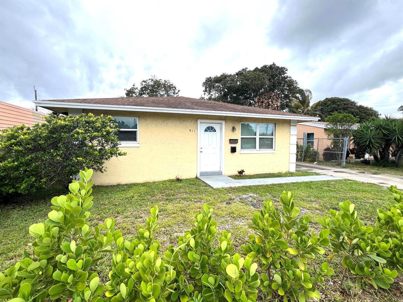 911 S D Street, FL 33460 photo 2