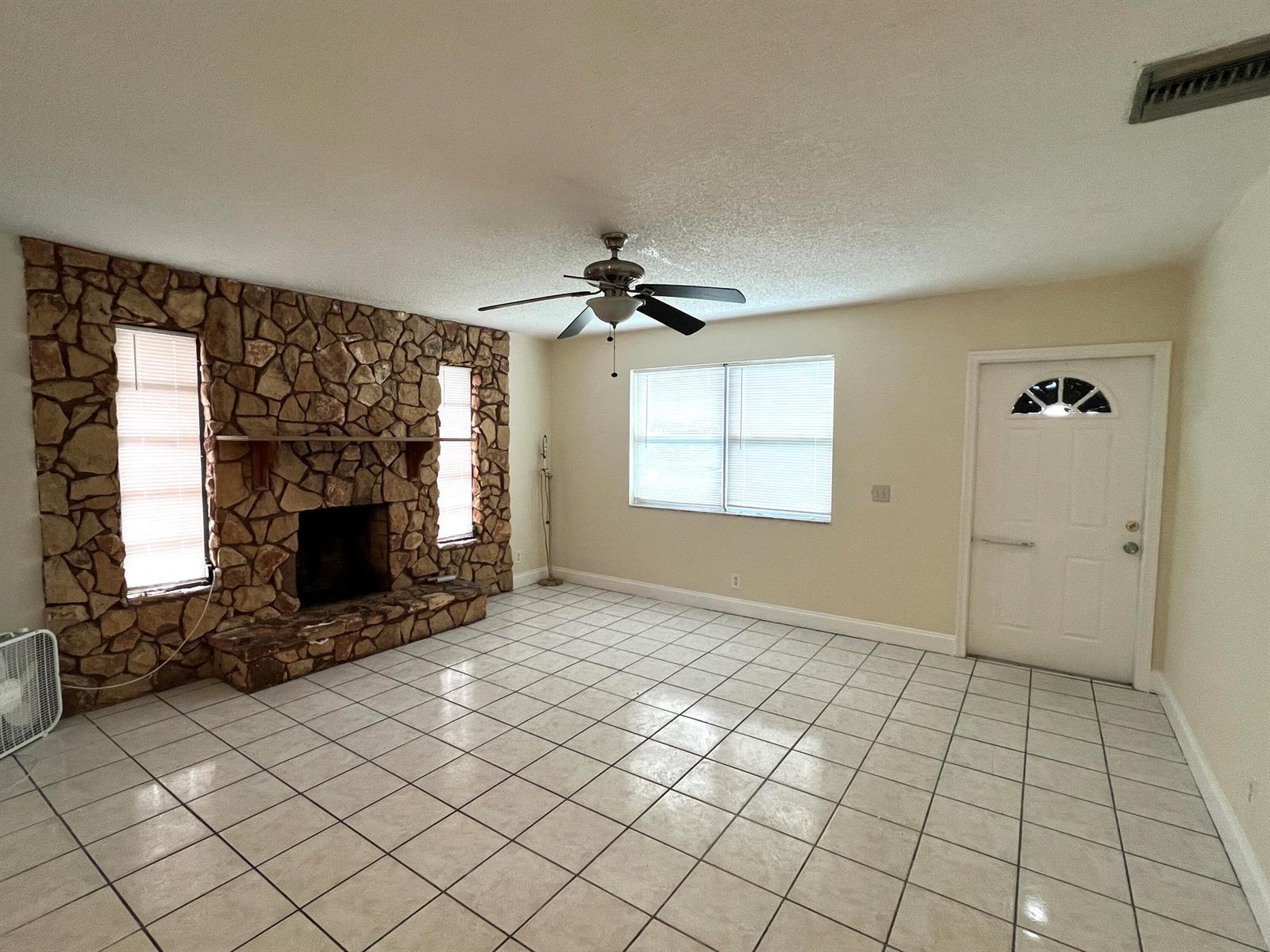 911 S D Street, FL 33460 photo 3
