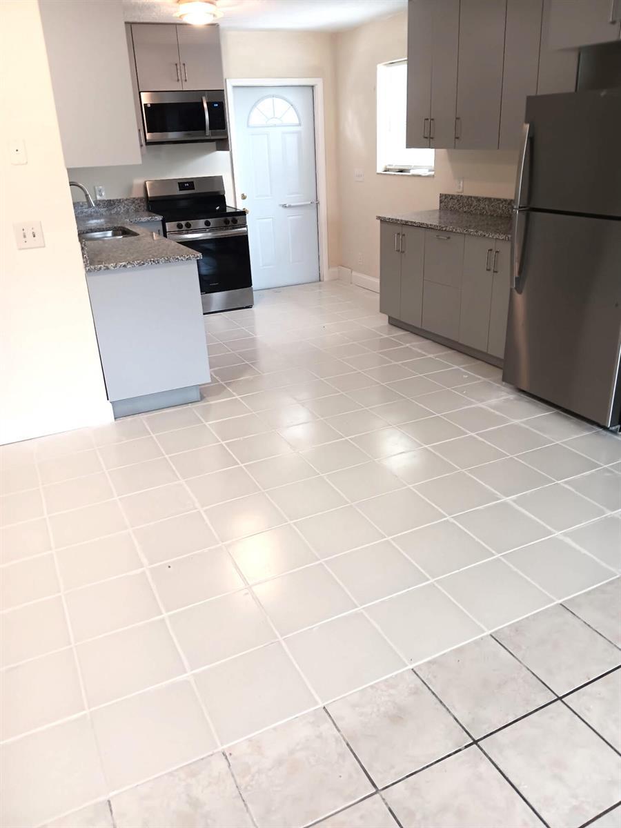 911 S D Street, FL 33460 photo 4