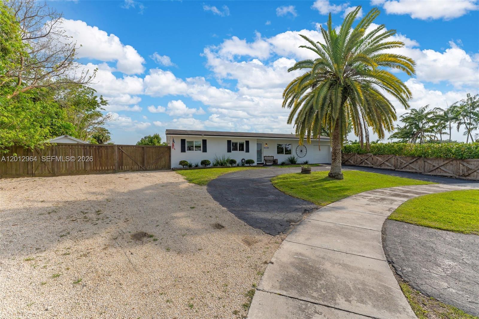 16340 SW 276th Ter, Homestead FL 33031 photo 2