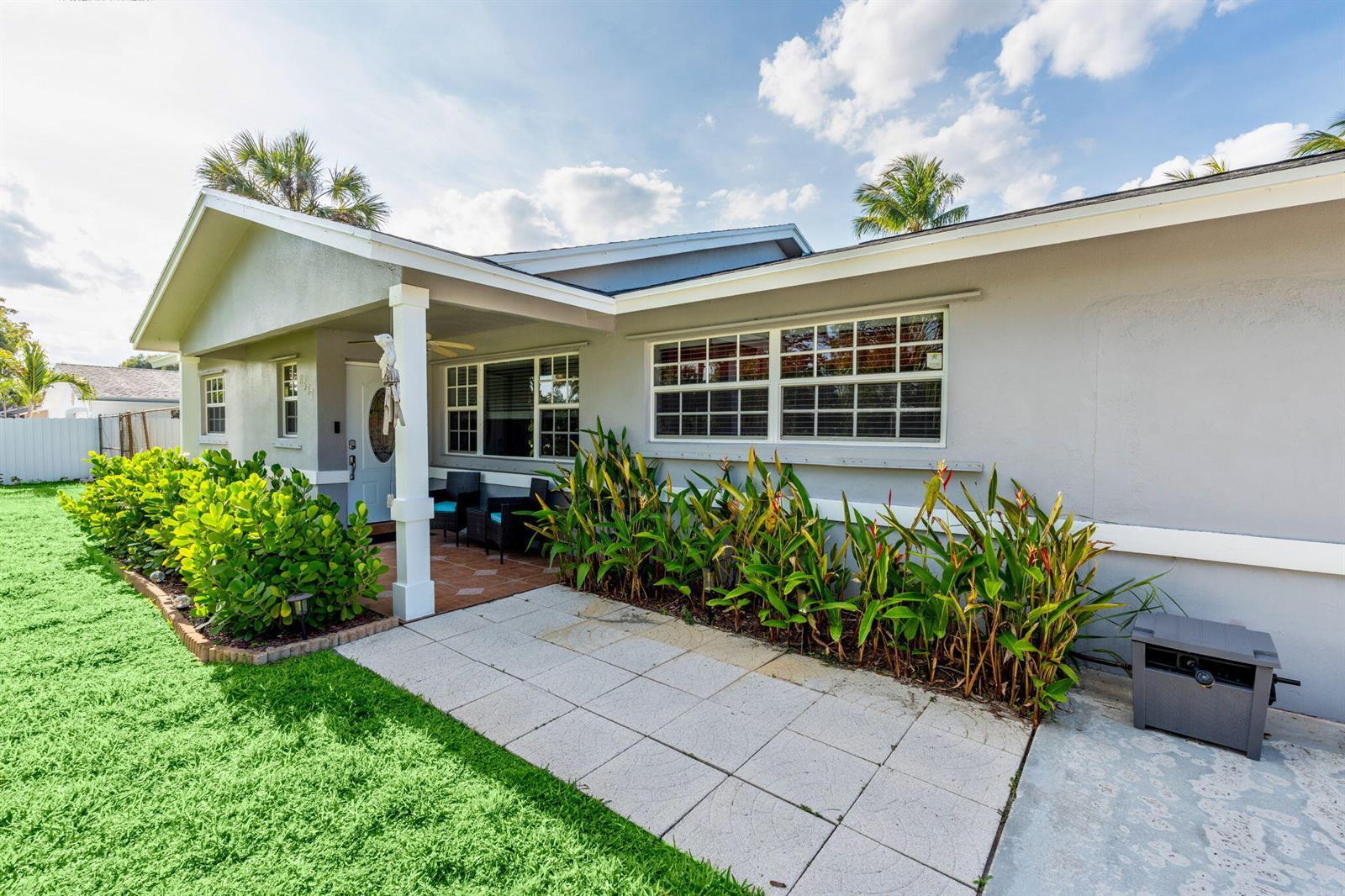 6537 Monmouth Road, West Palm Beach FL 33413 photo 4