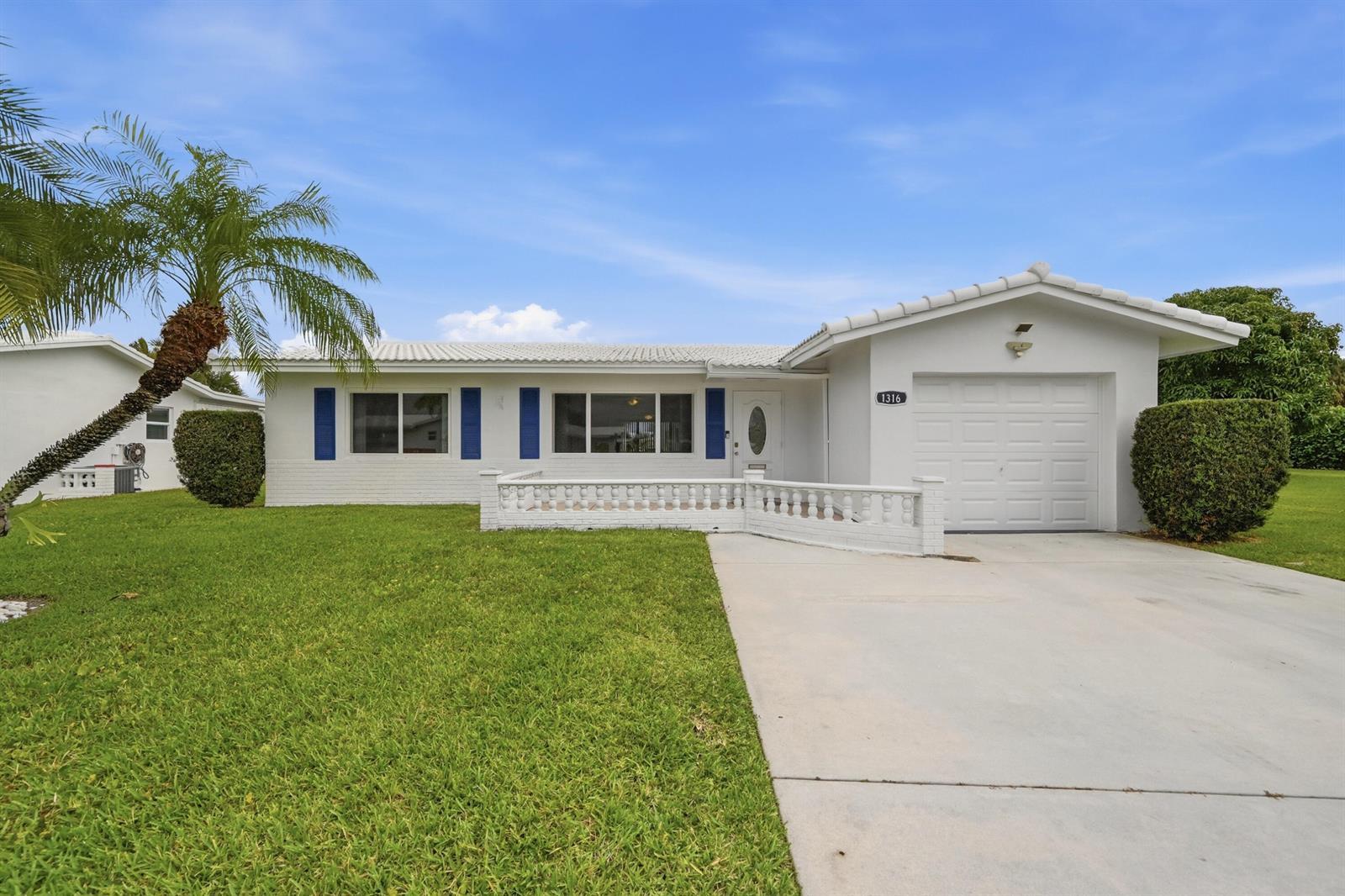 1316 SW 23rd Street, Boynton Beach FL 33426