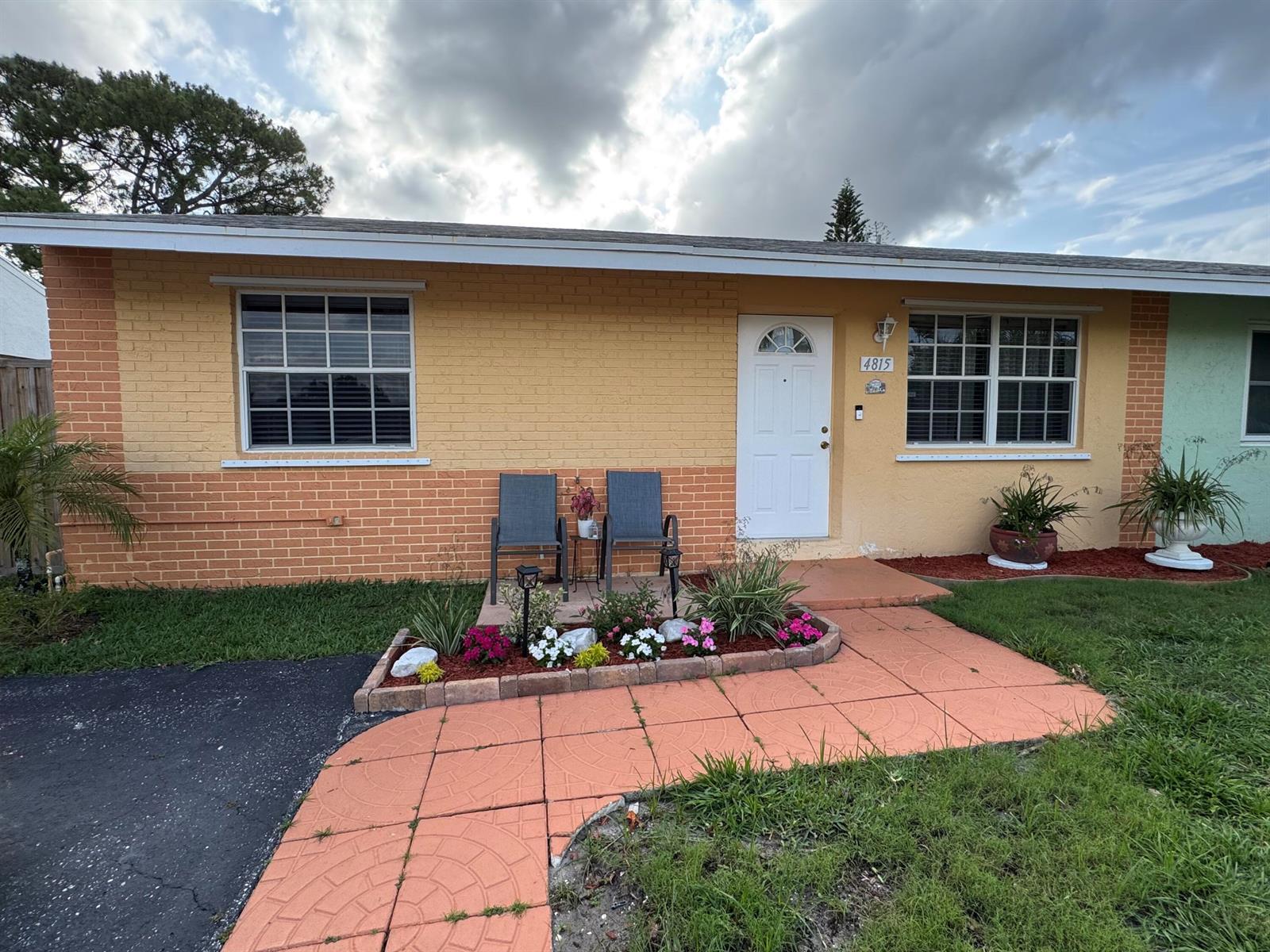 4815 Gladiator Circle, FL 33463 photo 2