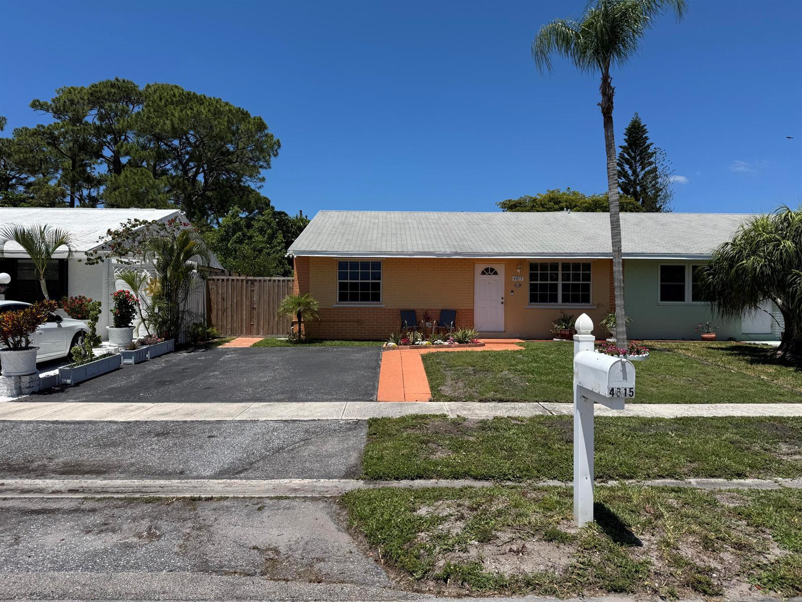 4815 Gladiator Circle, FL 33463