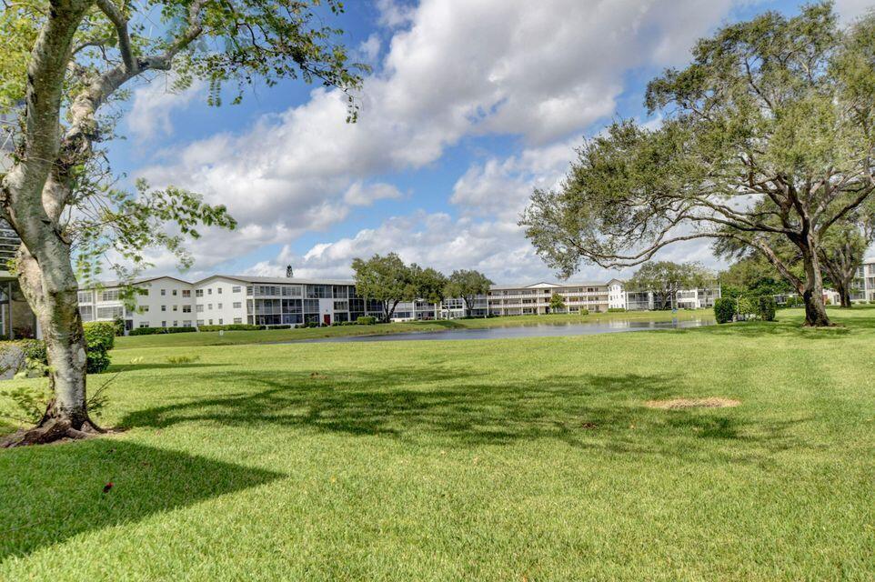 137 Fanshaw D, Boca Raton FL 33434 photo 2