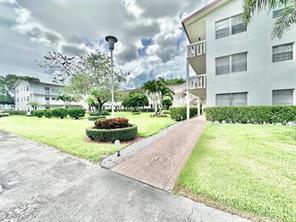 390 Fanshaw J, Boca Raton FL 33434 photo 2