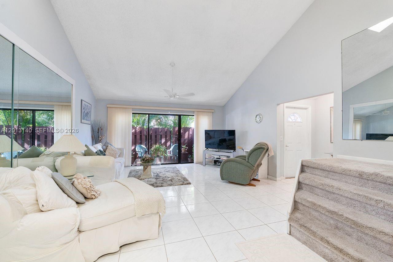 462 SE 14th St, Dania Beach FL 33004 photo 2