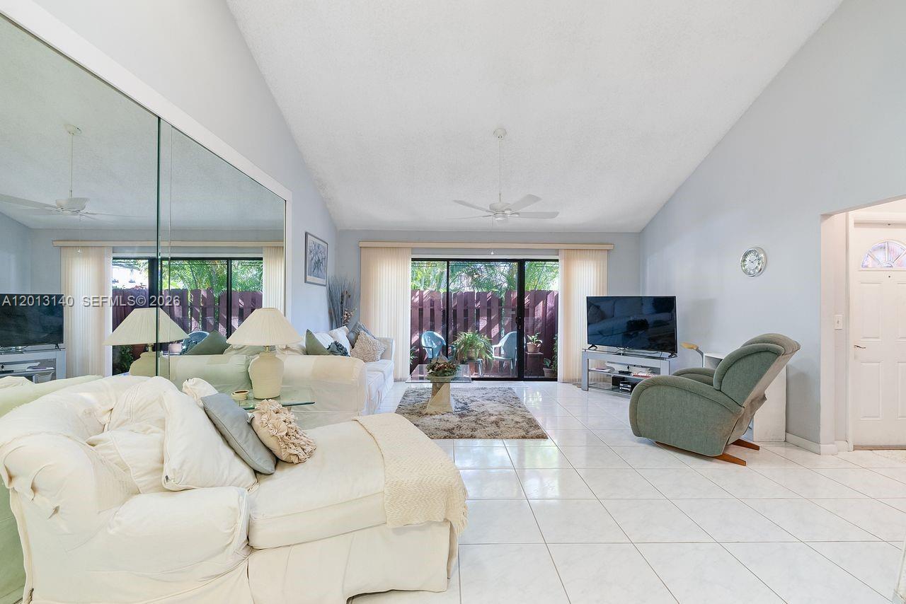 462 SE 14th St, Dania Beach FL 33004 photo 3