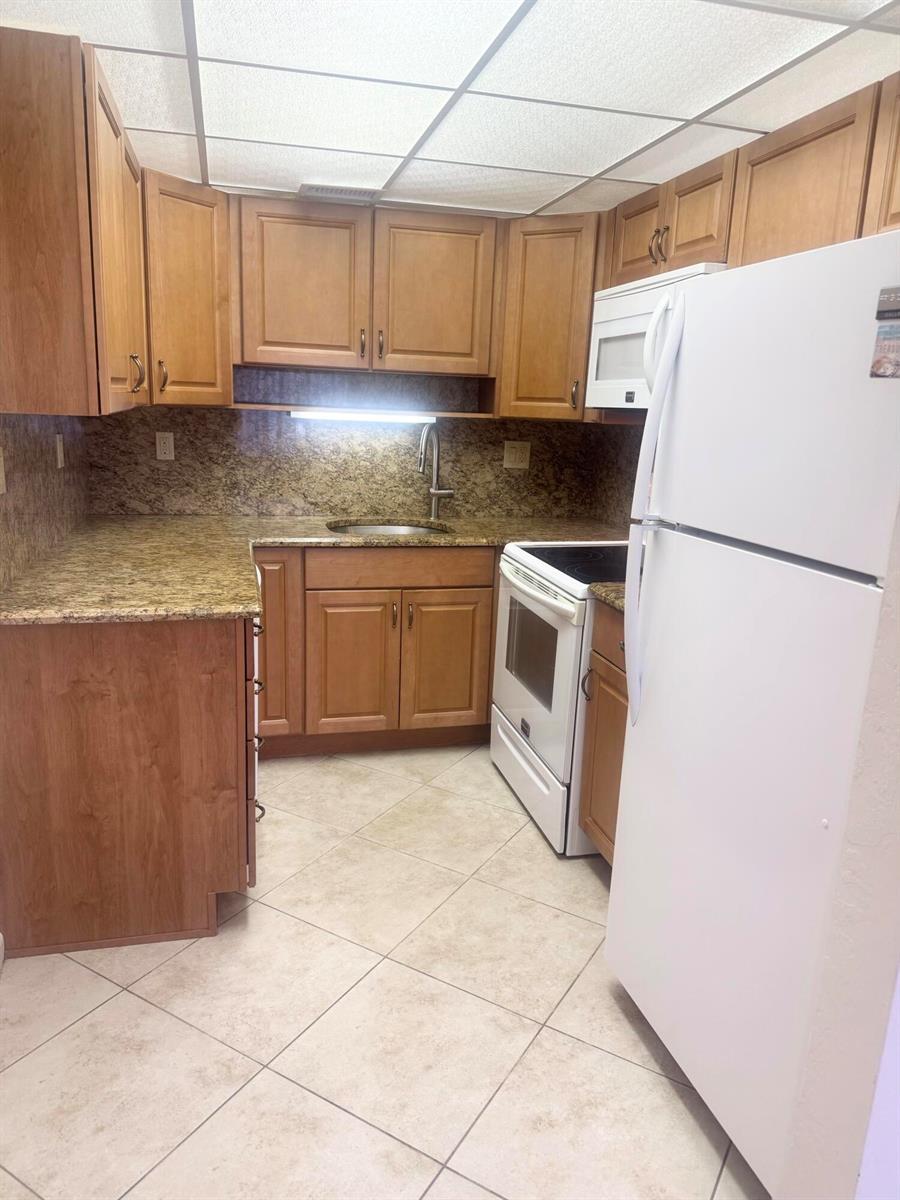 2381 Sunset Avenue # 117, FL 33461 photo 4