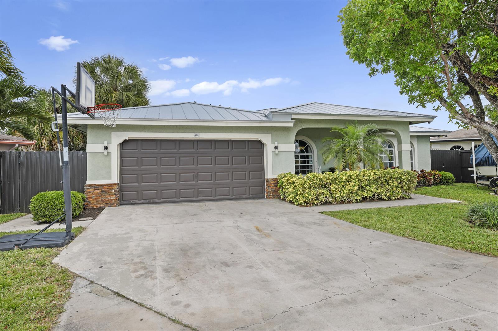 401 NW 16th Place, Pompano Beach FL 33060 photo 2