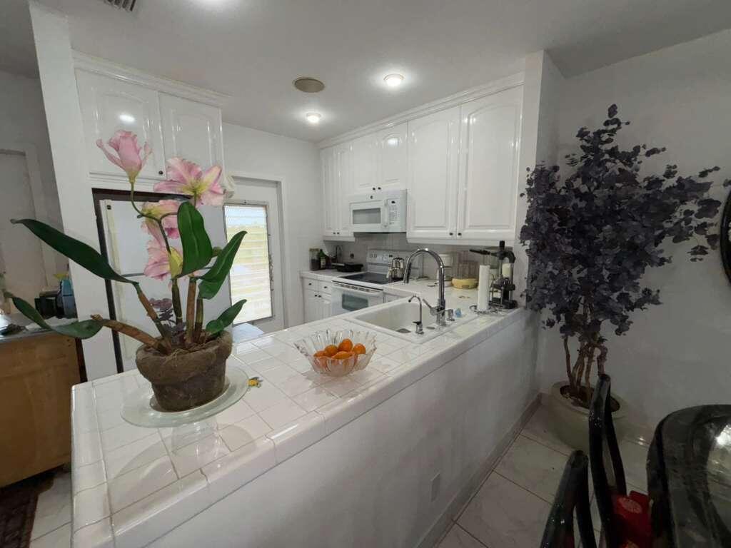 4706 NW 36th Street # 605, Lauderdale Lakes FL 33319 photo 5