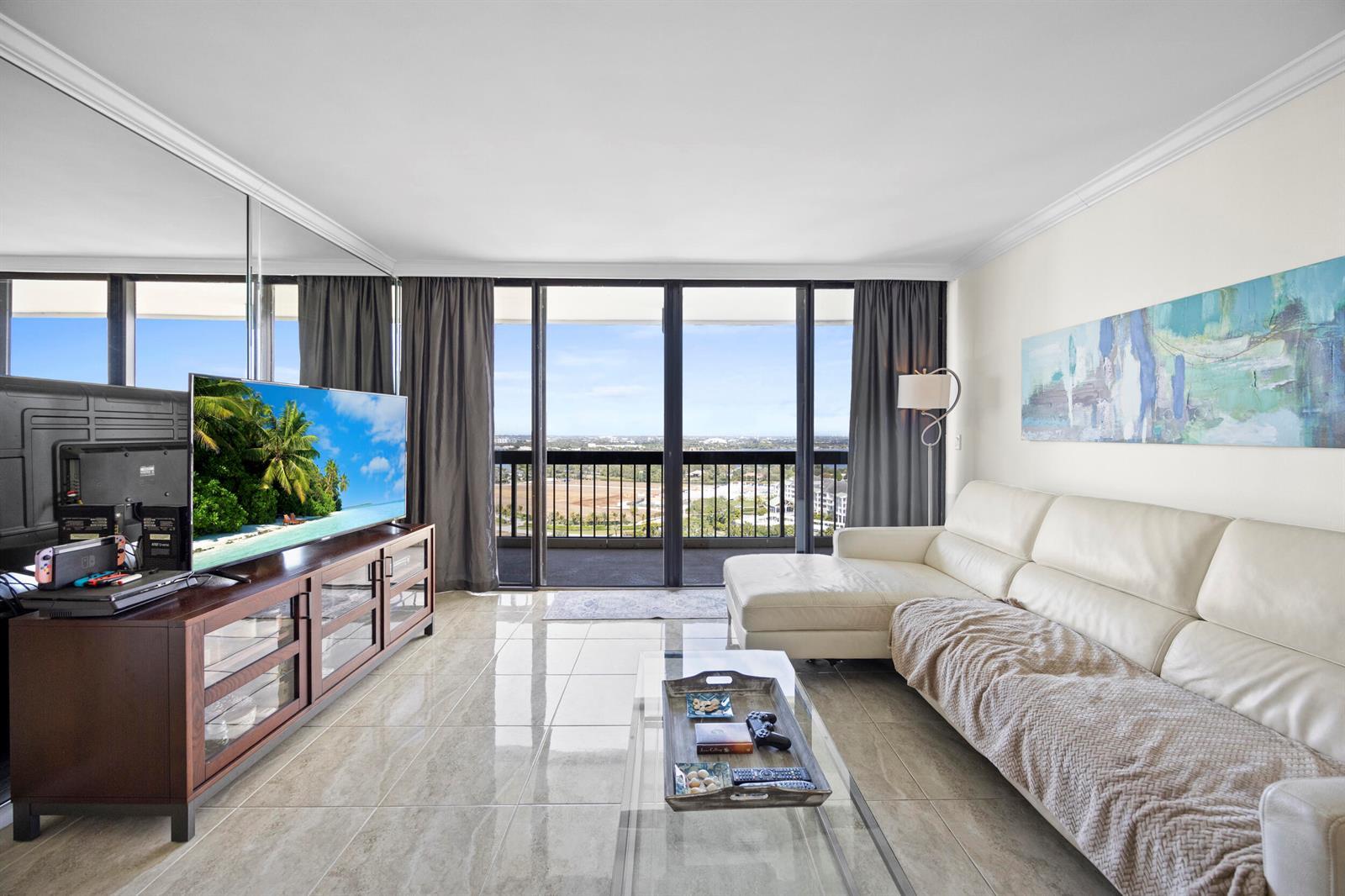 2425 Presidential Way, West Palm Beach FL 33401 photo 2