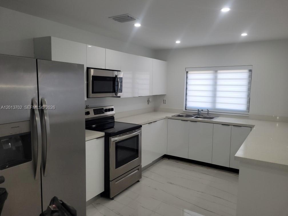 12686 NW 11th St, Miami FL 33182 photo 5