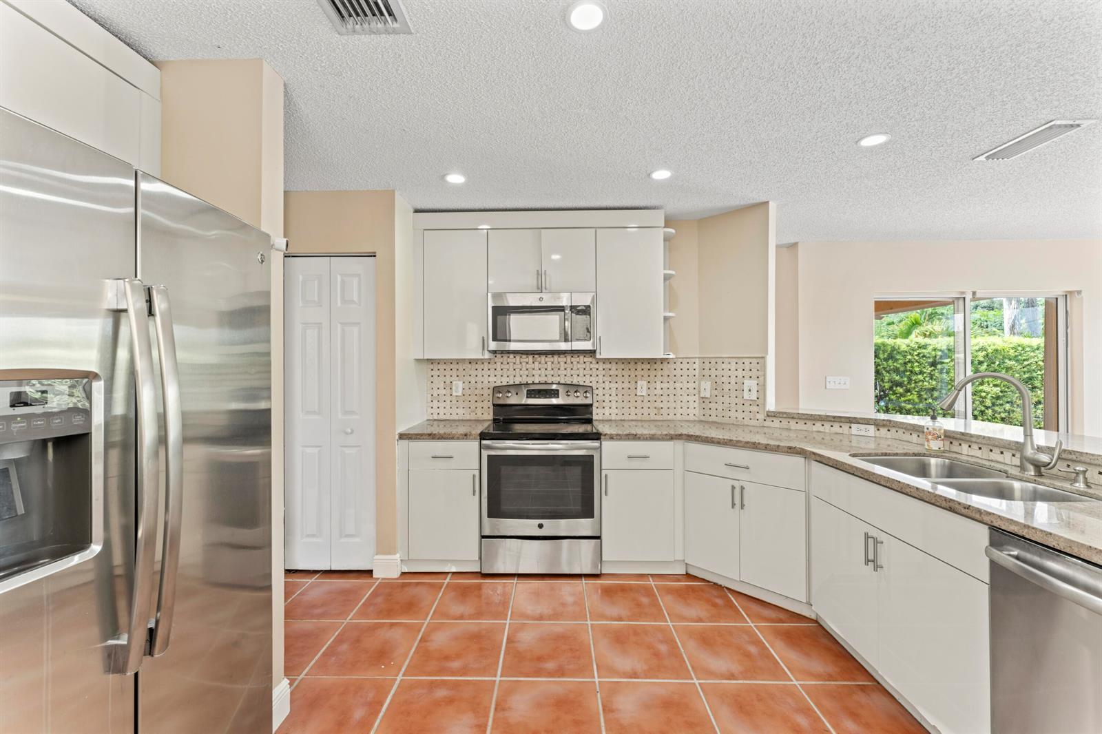 2103 SW 173rd Avenue, Miramar FL 33029 photo 3