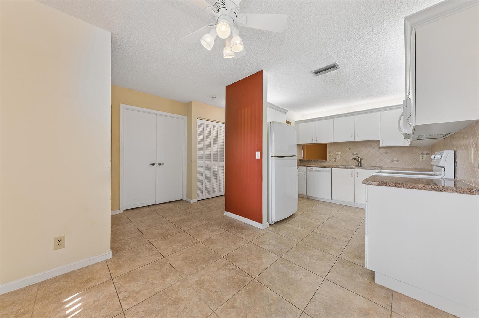 10197 Kinswood Road, Boynton Beach FL 33437 photo 2