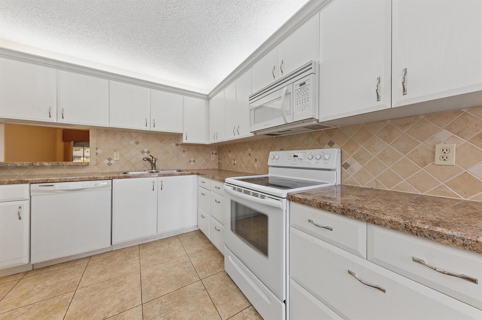 10197 Kinswood Road, Boynton Beach FL 33437 photo 3