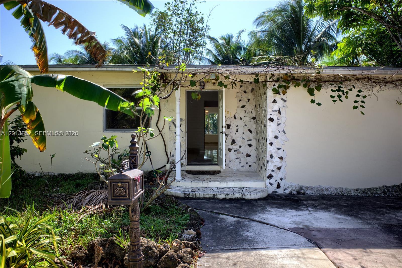 301 SW 5TH ST, Hallandale Beach FL 33009 photo 4