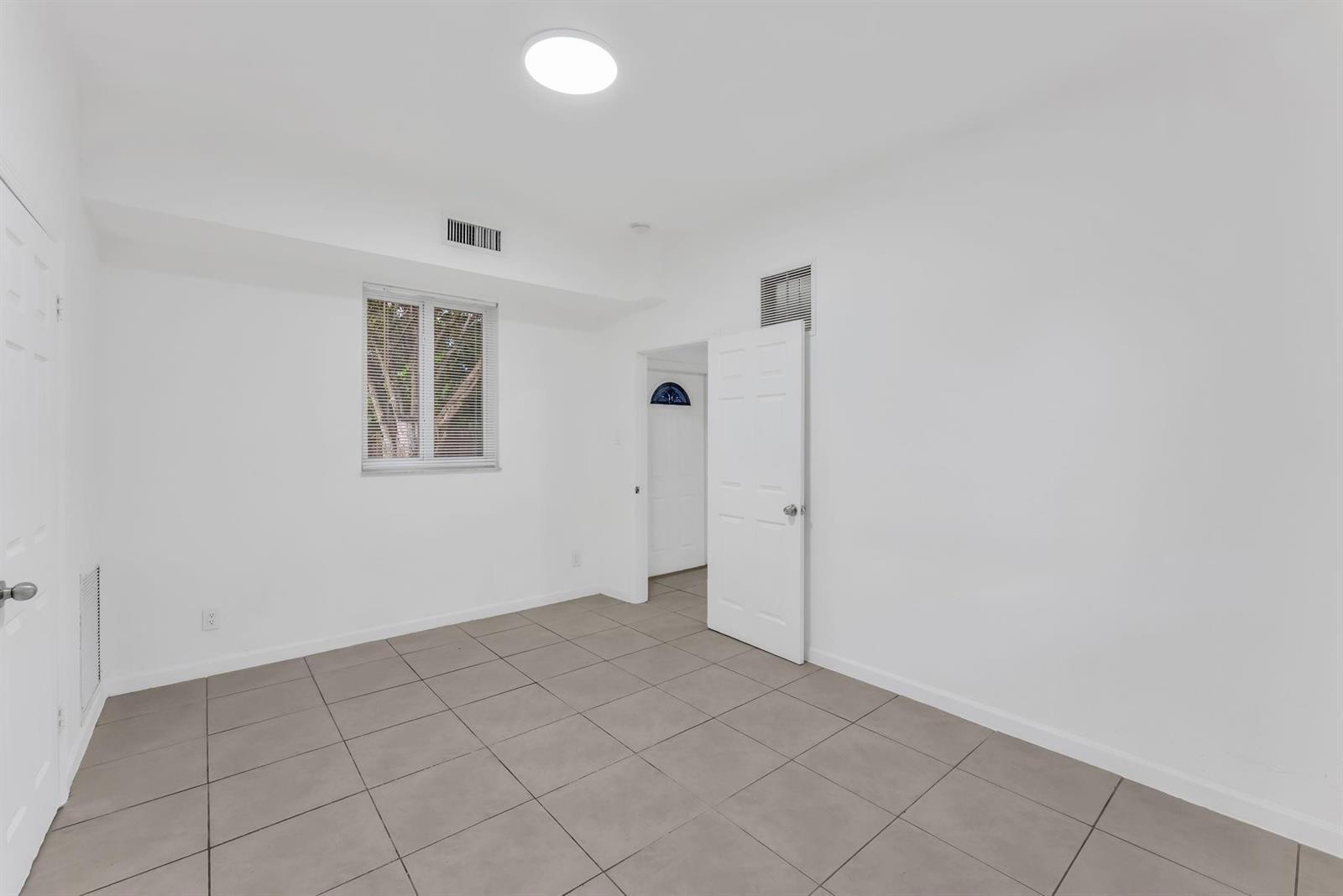 1340 NE 1st Avenue, Fort Lauderdale FL 33304 photo 3