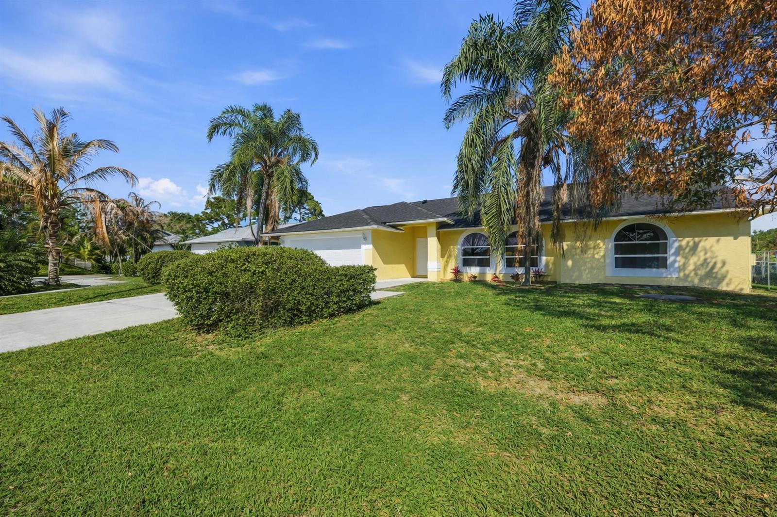 1371 SE Airoso Boulevard, Port St. Lucie FL 34983 photo 2