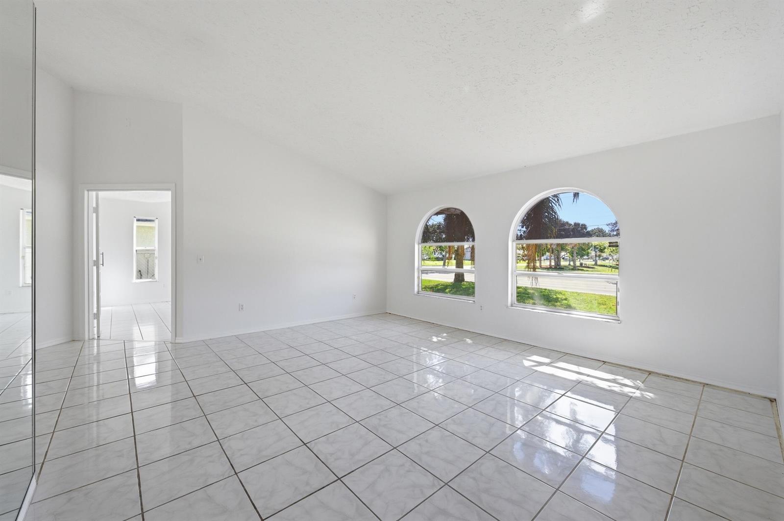 1371 SE Airoso Boulevard, Port St. Lucie FL 34983 photo 4