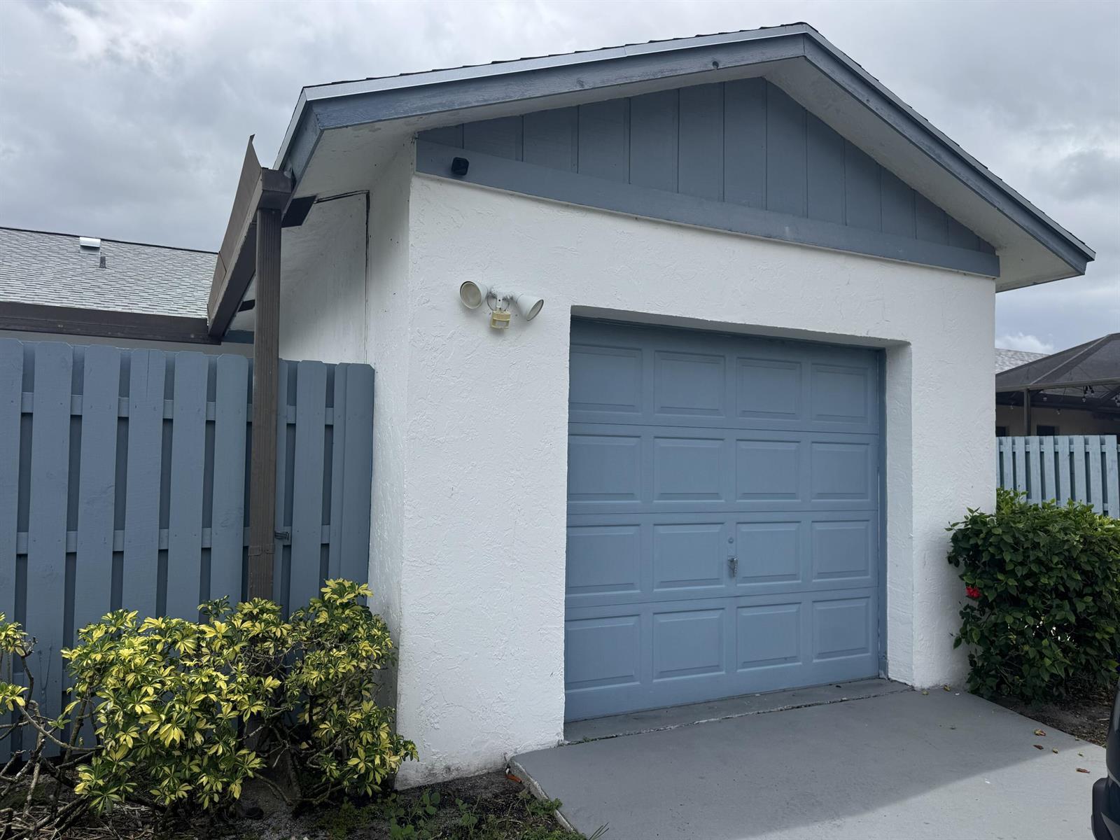 1204 Timberlane Circle # 12d, FL 33463 photo 2