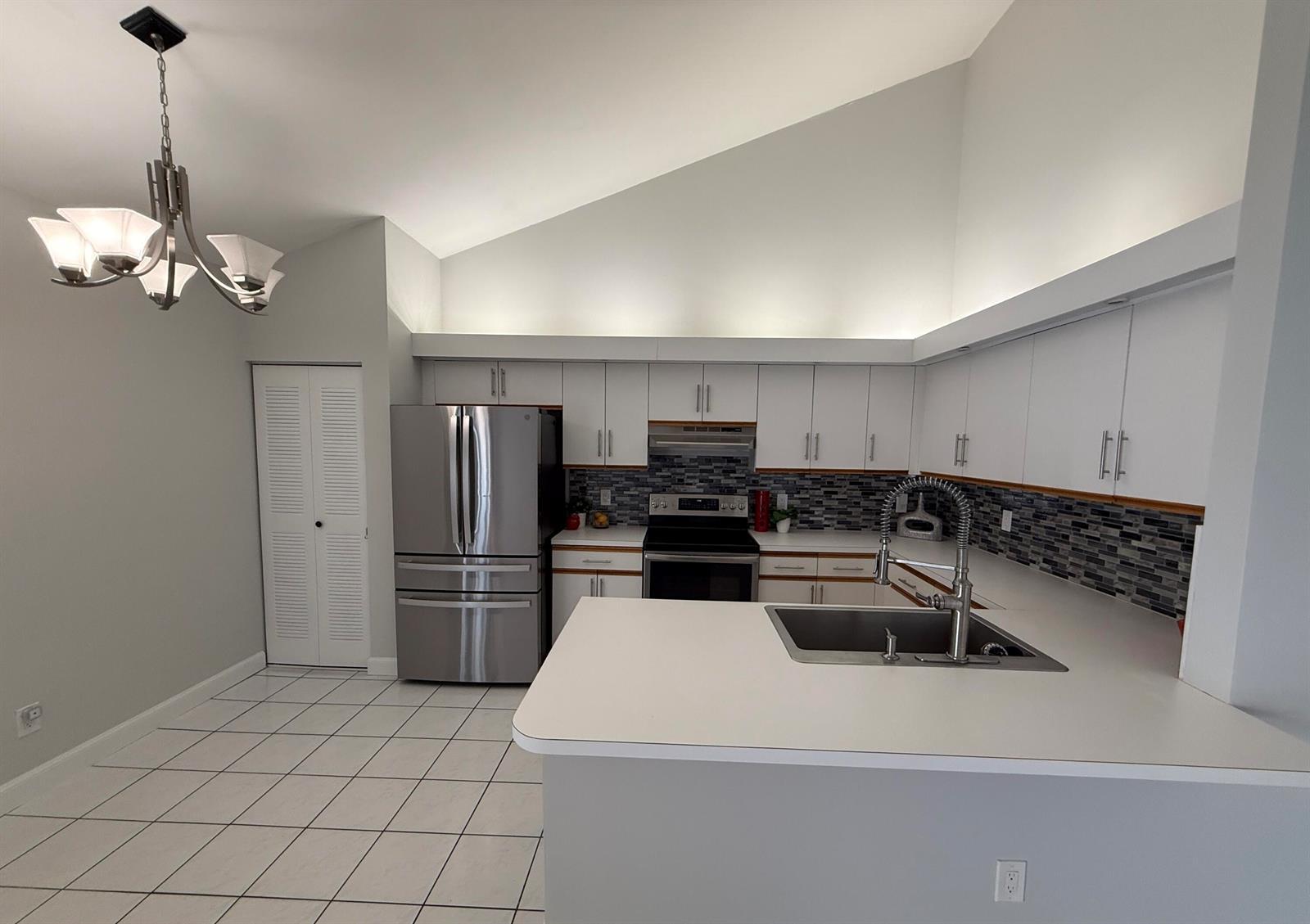 1204 Timberlane Circle # 12d, FL 33463 photo 5
