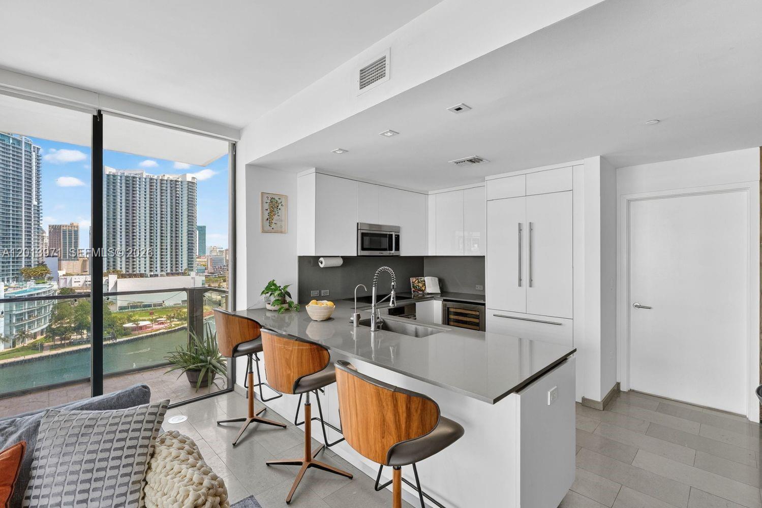 88 SW 7th St # 1012, Miami FL 33130 photo 5