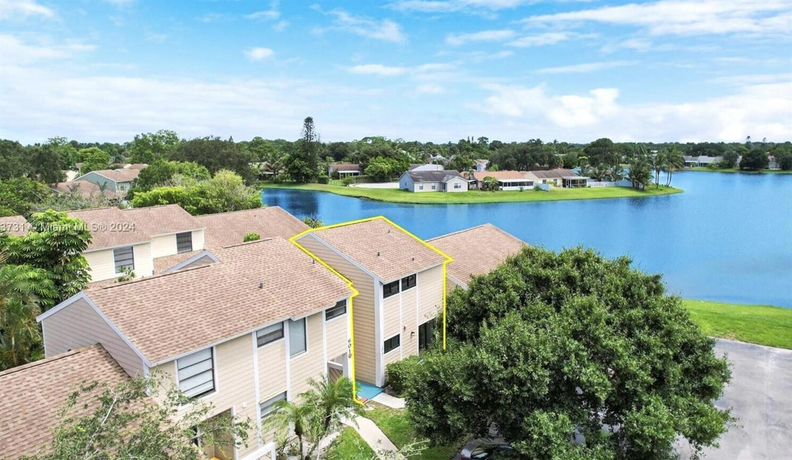 402 Lakewood Court # 2b, Jupiter FL 33458 photo 2