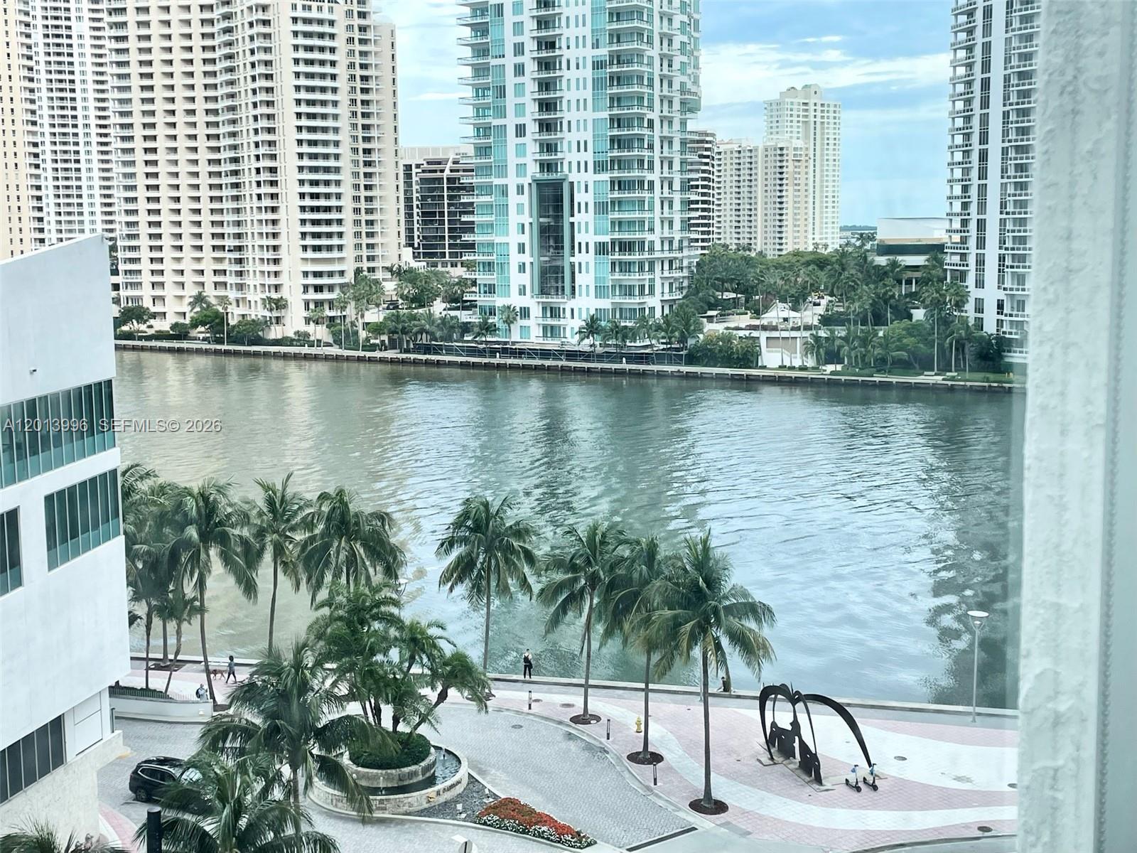 300 S Biscayne Blvd # 830, Miami FL 33131