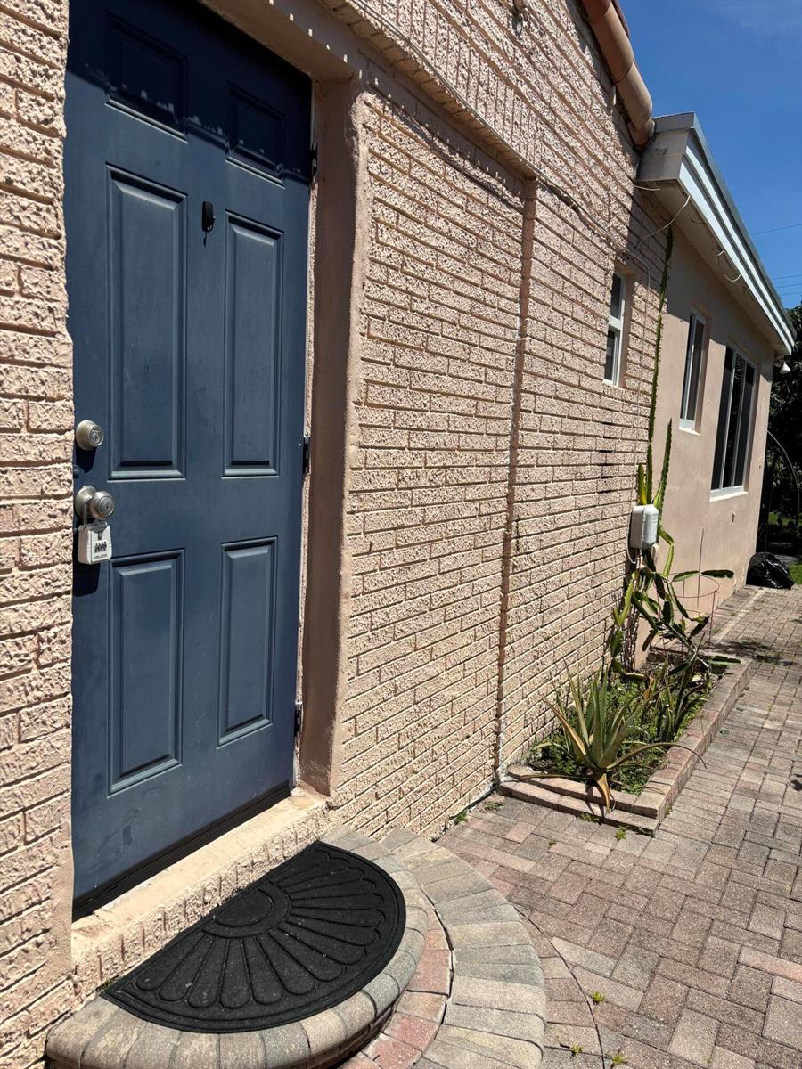 1418 Wiley Street, Hollywood FL 33020 photo 2