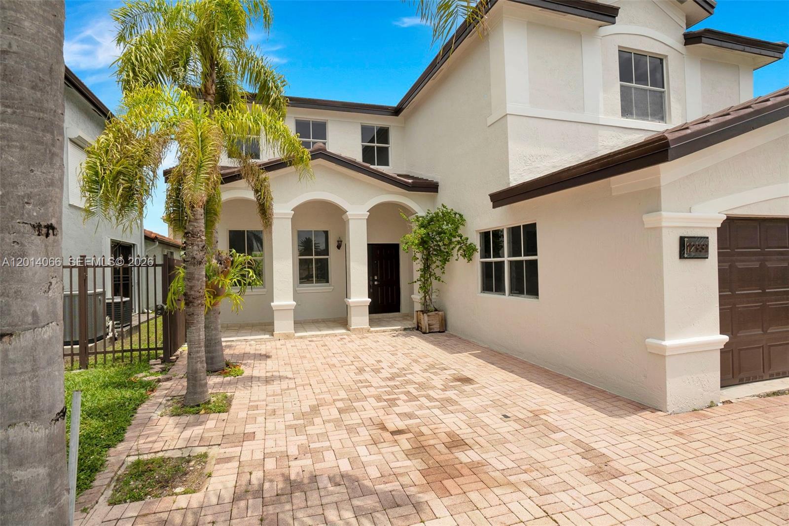 12931 NW 7th Ln, Miami FL 33182 photo 2