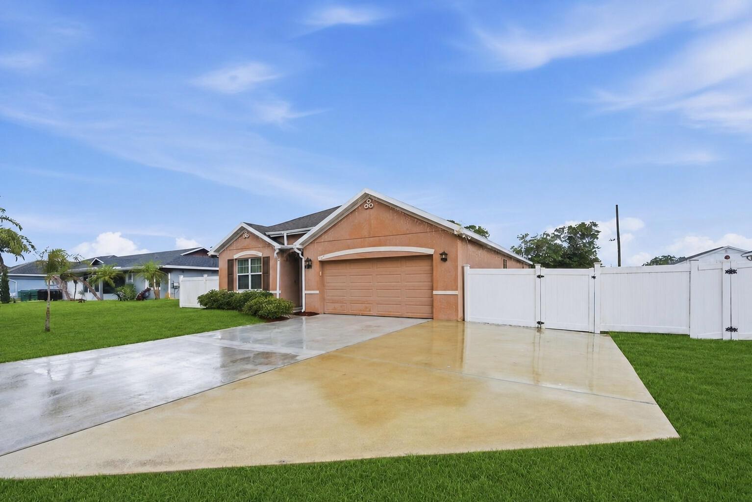 428 SE Fairchild Avenue, Port St. Lucie FL 34984 photo 2