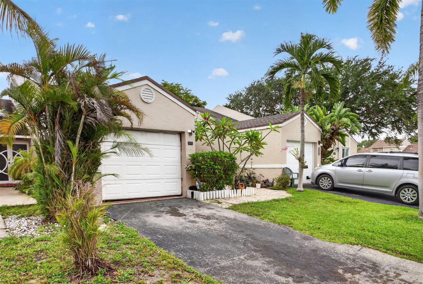 5028 NW 11th Way, Deerfield Beach FL 33064 photo 3
