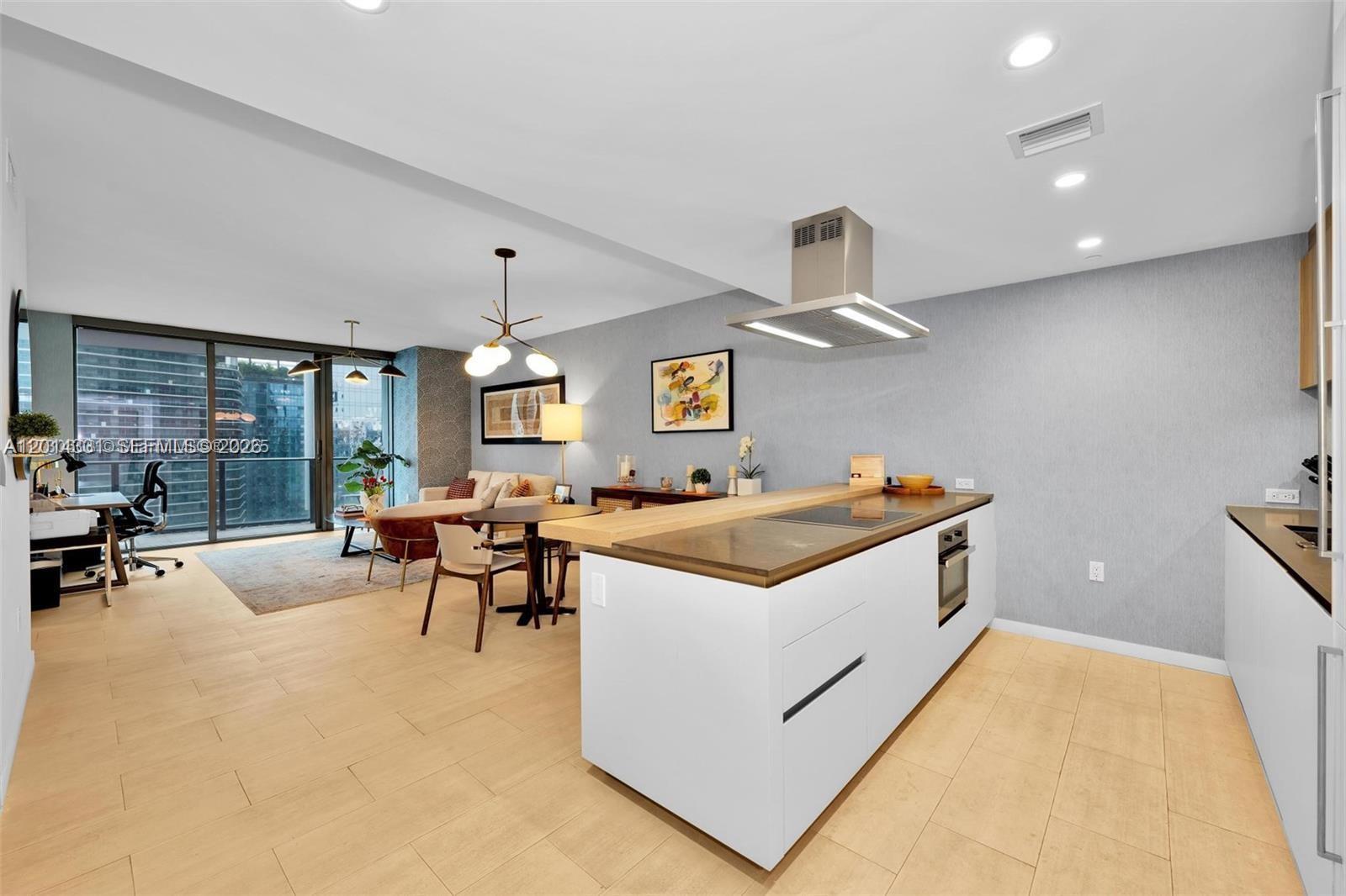 1000 Brickell Plz # 3914, Miami FL 33131 photo 2