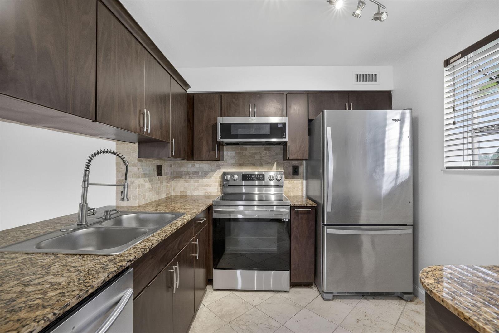 3041 N Oakland Forest Drive # 103, Oakland Park FL 33309 photo 3