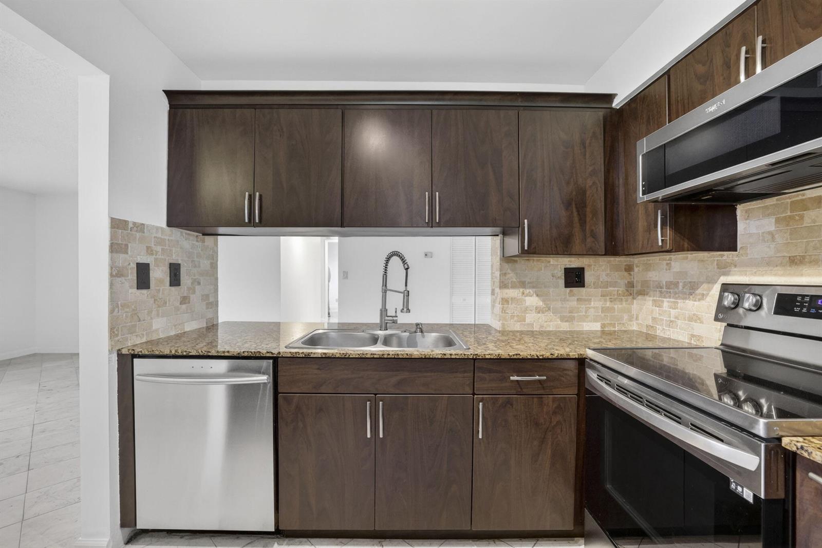 3041 N Oakland Forest Drive # 103, Oakland Park FL 33309 photo 4