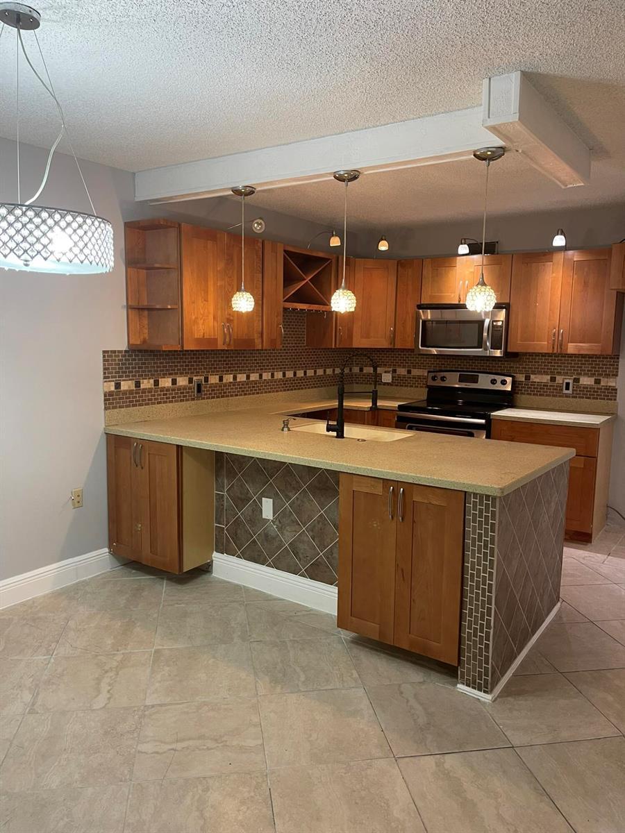 3230 32nd Way, West Palm Beach FL 33407