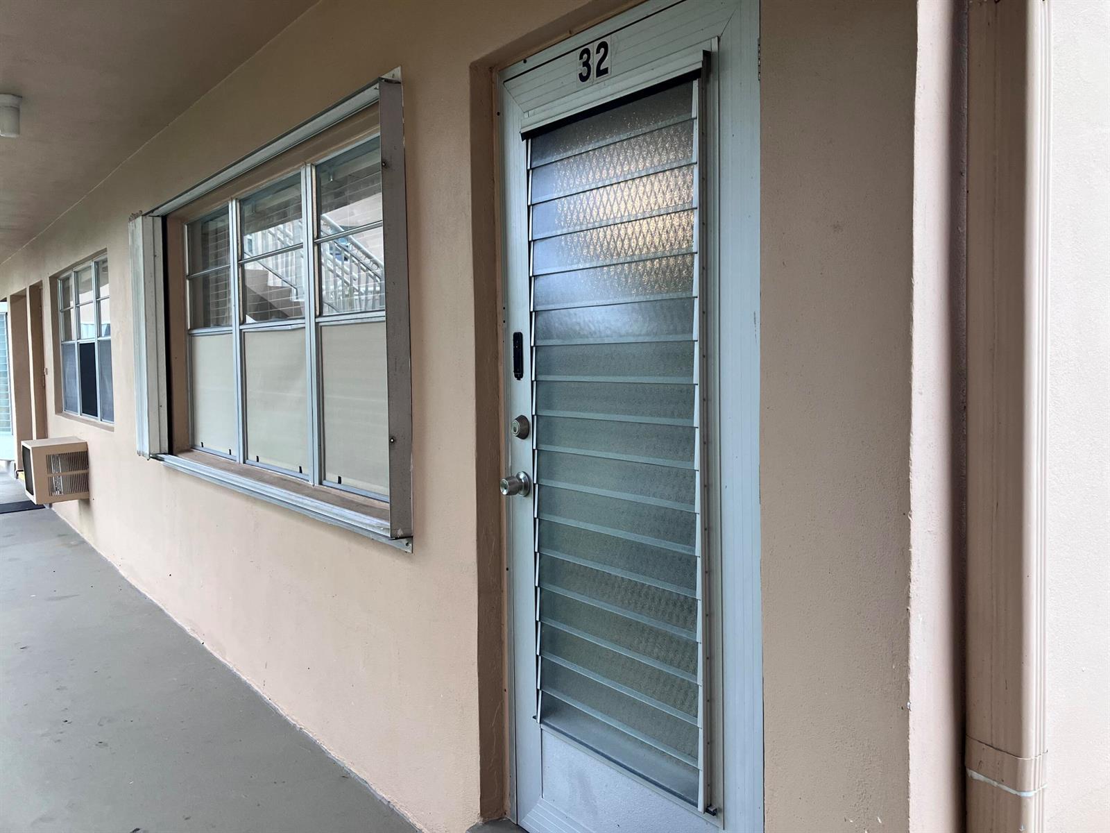 32 Salisbury B, West Palm Beach FL 33417