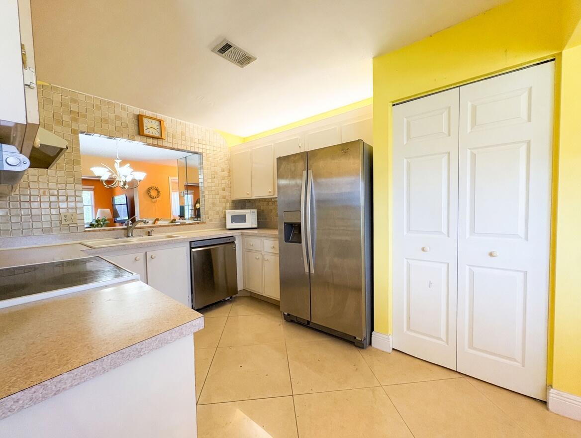 6304 Emerald Sky Lane, FL 33463 photo 3