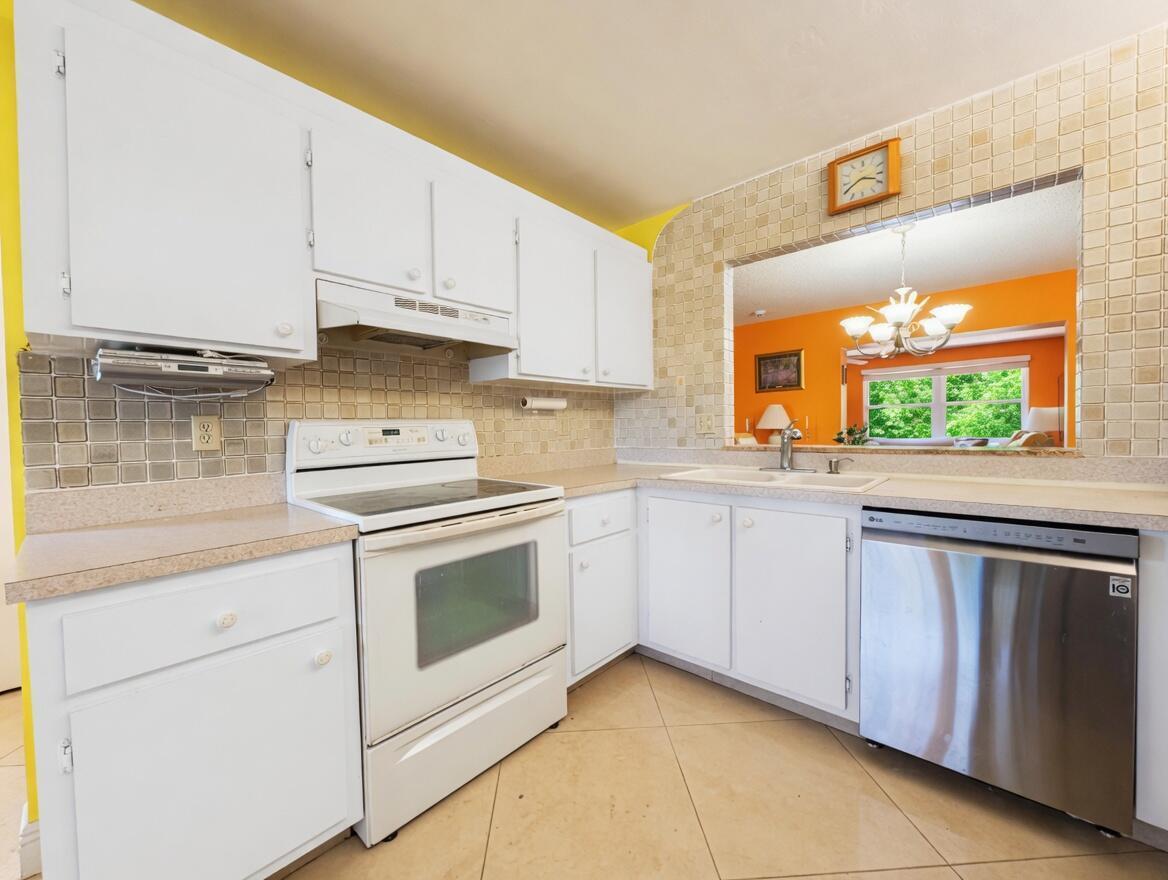 6304 Emerald Sky Lane, FL 33463 photo 4
