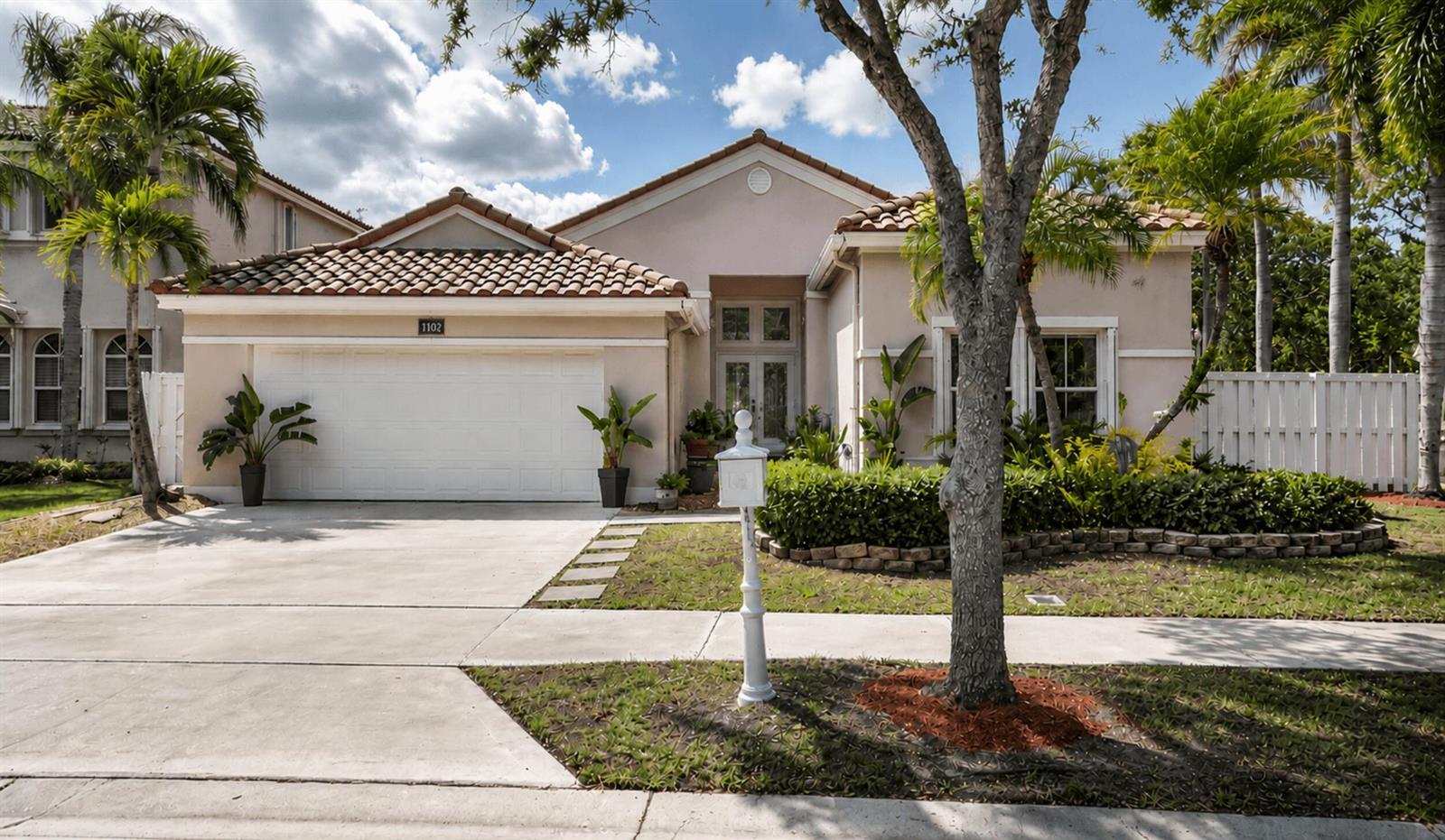 1102 Hickory Way, Weston FL 33327