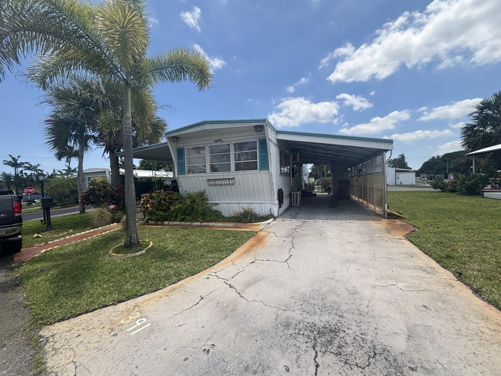 586 NE 47th Street, Deerfield Beach FL 33064 photo 2