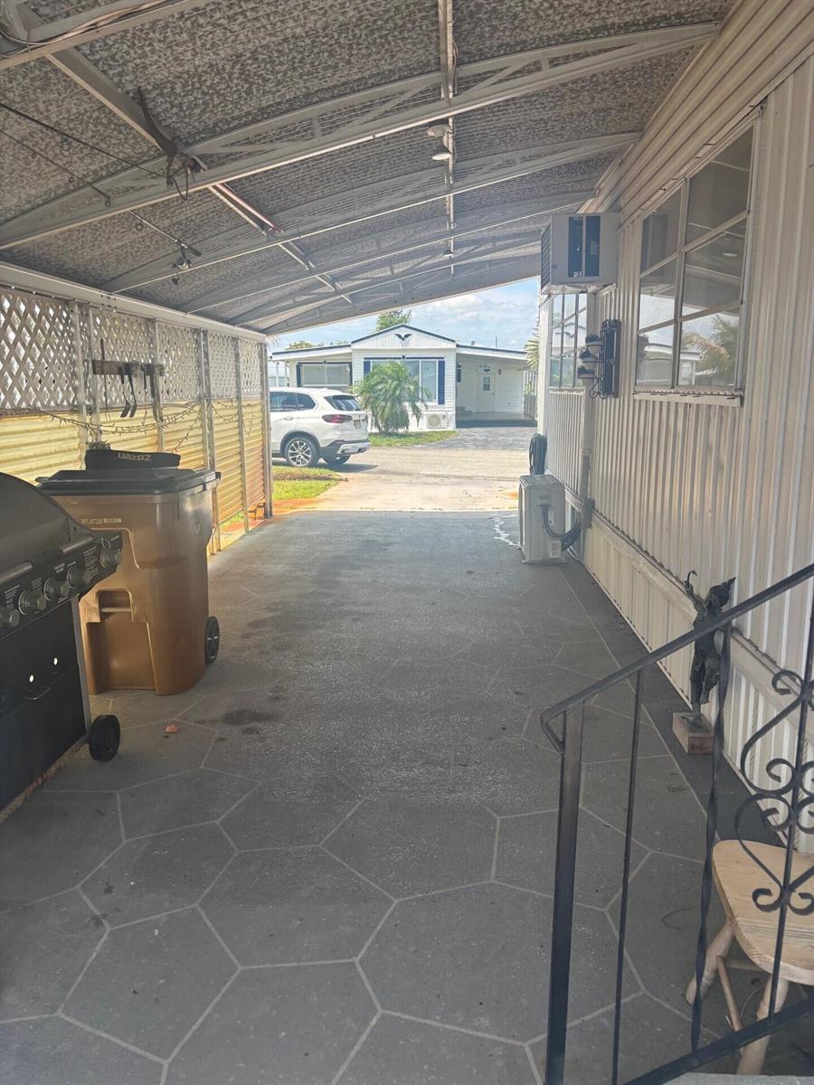 586 NE 47th Street, Deerfield Beach FL 33064 photo 4