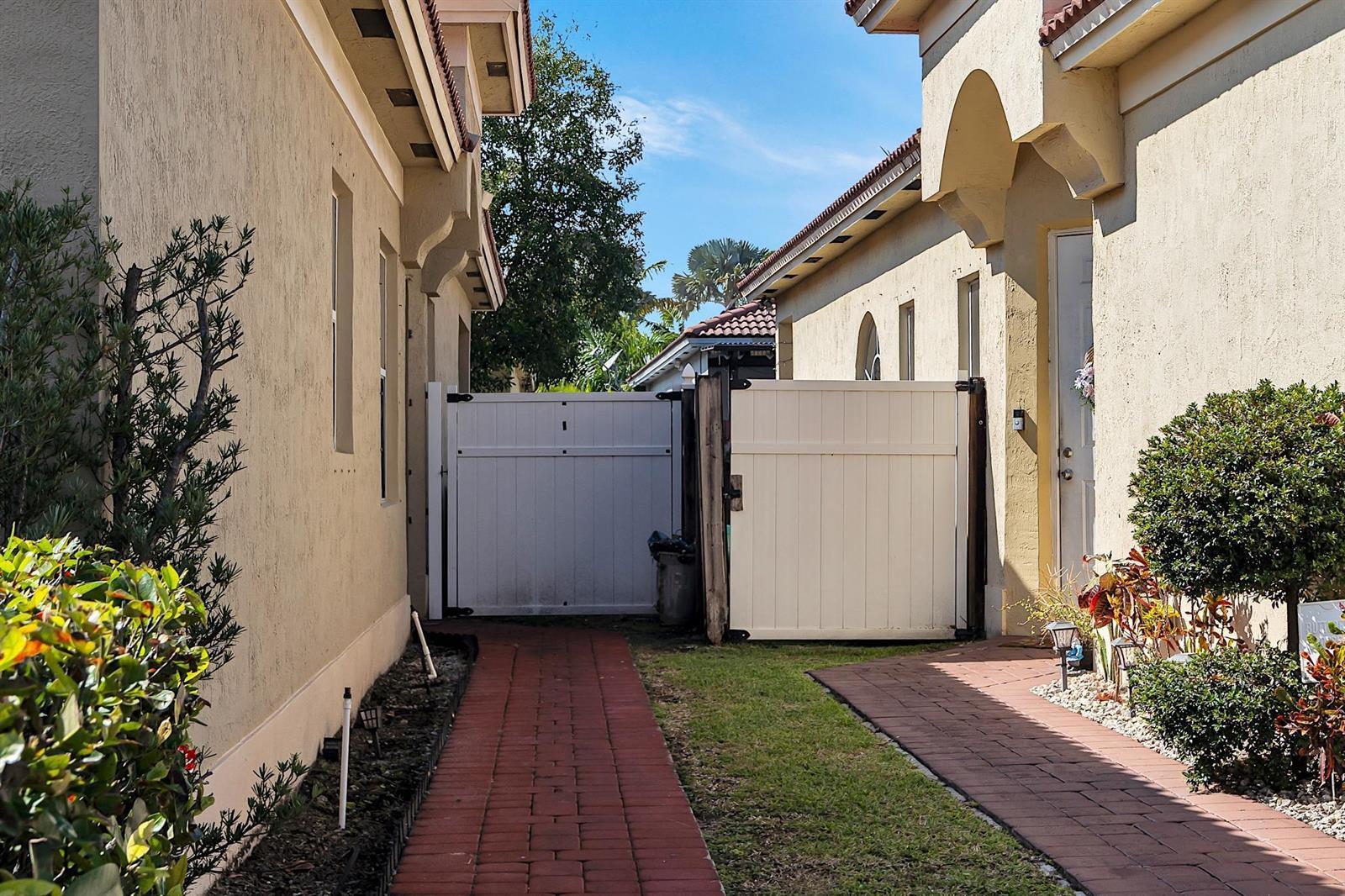 2302 NE 37th Road, Homestead FL 33033 photo 4